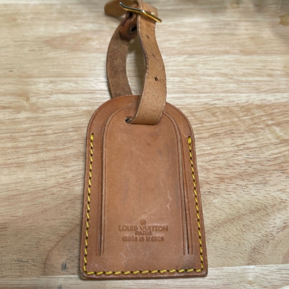 LV bag tag